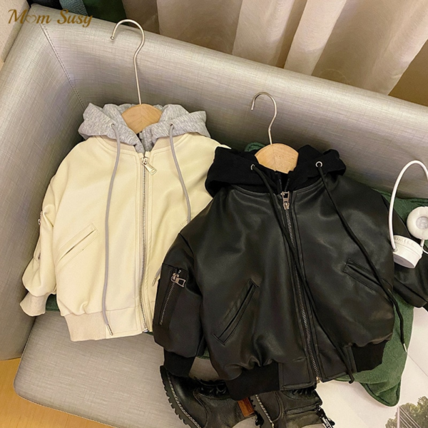Veste en cuir avec capuche intégrée pour petit garçon