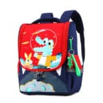 Cartable marternelle garçon rouge avec motif croco présenté sur fond blanc