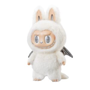 peluche blanche style Labubu avec ailes argentées, sur fond blanc