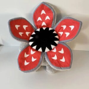 Peluche Stranger Things pour petit garçon de Dermogorgon, sur fond gris