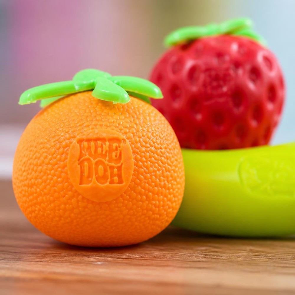 Jouet Squishy Needoh garçon anti-stress en fraise et banane – Image 4