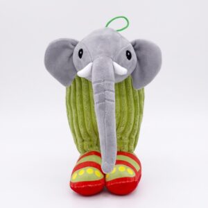 Une peluche Italian Brainrot Pachydermo Rizzler représentant un éléphant gris avec de grandes oreilles, une trompe, des défenses blanches et un corps vert, posée sur un fond blanc.