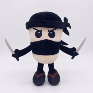 Une peluche Italian Brainrot Shadow Ninja Tung Tung noire, déguisée en ninja avec un bandeau, un masque et deux épées, présentée debout sur un fond blanc.